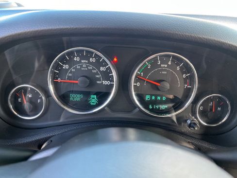 Used 2017 Jeep Wrangler Unlimited Sahara w/ Connectivity Group image 13