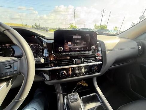 Used 2025 Nissan Pathfinder SV FWD image 14