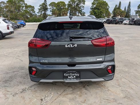 Certified 2022 Kia Niro EX image 8