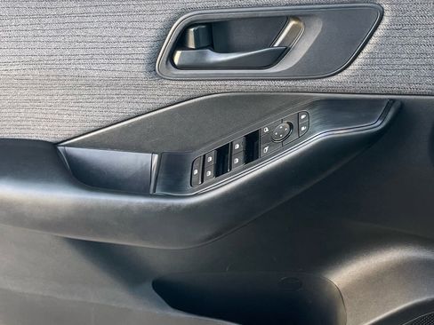 Used 2023 Nissan Rogue S image 21