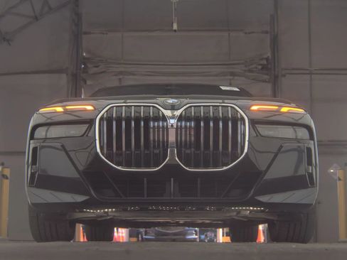 Used 2025 BMW 740i xDrive AWD/4WD image 4