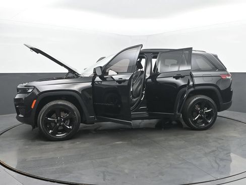 Used 2023 Jeep Grand Cherokee Altitude AWD/4WD image 52