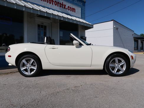 Used 2007 MAZDA MX-5 Miata Sport RWD image 4