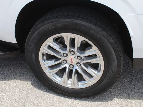 Used 2024 GMC Yukon XL SLT RWD image 8