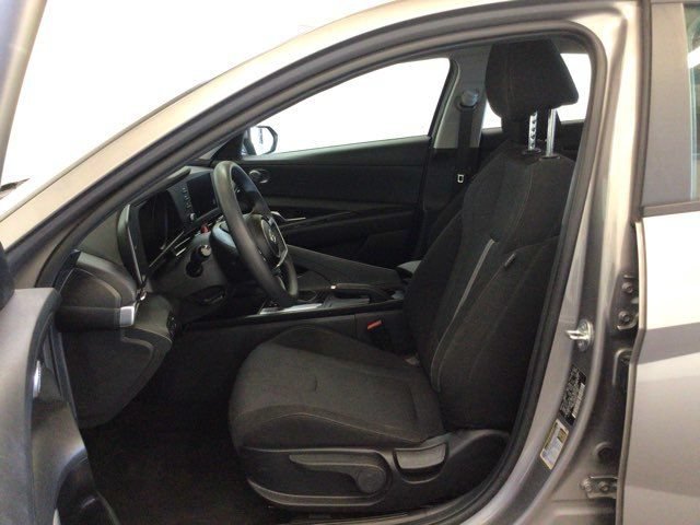Used 2023 Hyundai Elantra SE FWD image 18