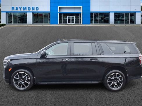 Certified 2022 Chevrolet Suburban RST w/ Sport Performance Package image 6