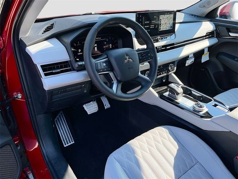 New 2025 Mitsubishi Outlander SEL image 9