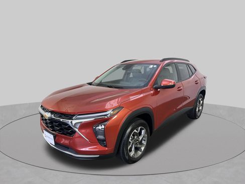 Used 2024 Chevrolet Trax LT w/ Driver Confidence Package FWD image 24