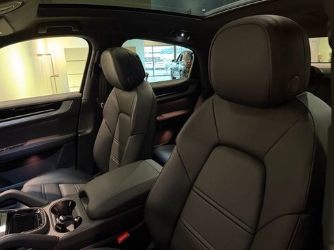Certified 2026 Porsche Cayenne image 5