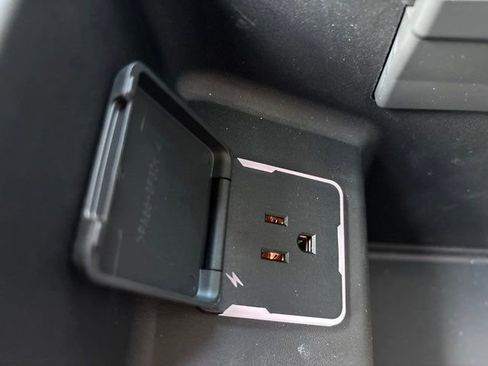 Used 2025 Chevrolet Silverado 1500 ZR2 w/ Technology Package image 37