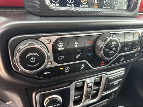 Used 2018 Jeep Wrangler Unlimited Rubicon w/ Dual Top Group AWD/4WD image 16