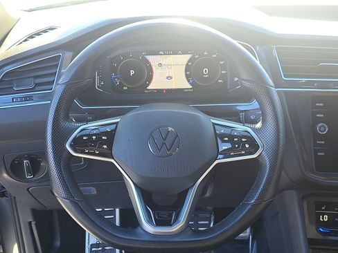 Used 2022 Volkswagen Tiguan SEL R-Line image 24