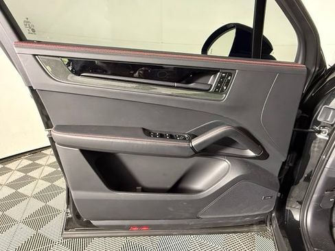 Used 2025 Porsche Cayenne GTS AWD/4WD image 20