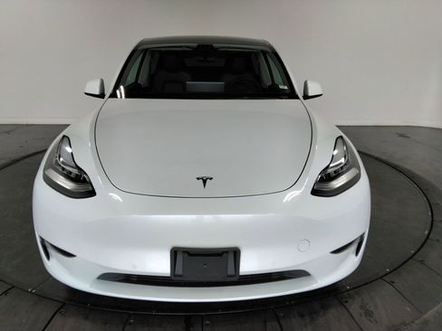 Used 2023 Tesla Model Y Long Range image 2