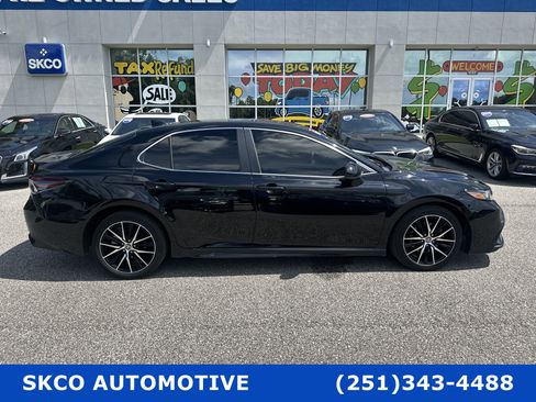 Used 2021 Toyota Camry SE image 6