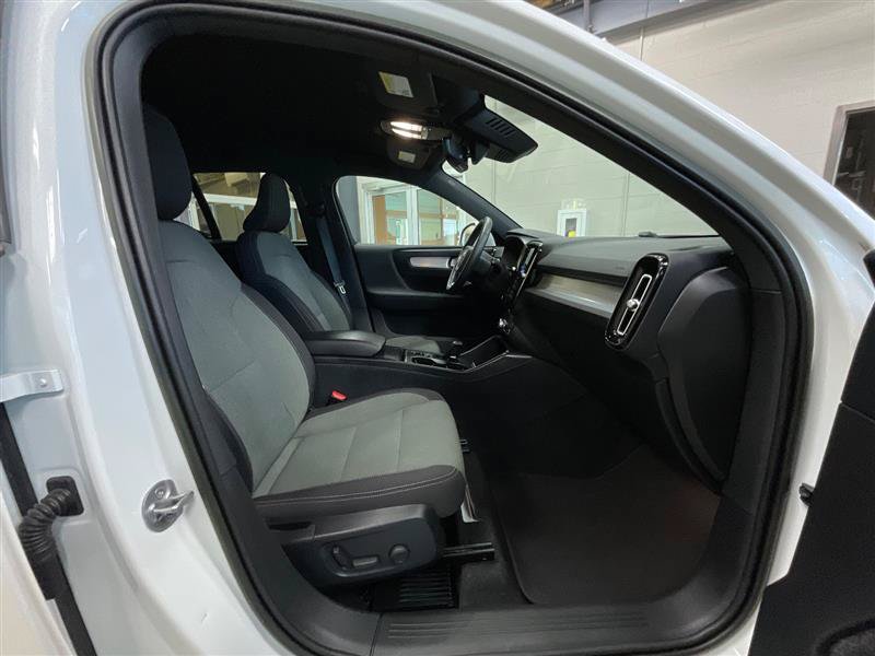 Used 2023 Volvo XC40 B5 Core AWD/4WD image 27
