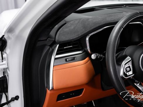 Used 2024 Jaguar F-PACE SVR image 28