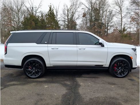 Used 2022 Cadillac Escalade ESV Sport Platinum w/ LPO, ONYX Package image 5