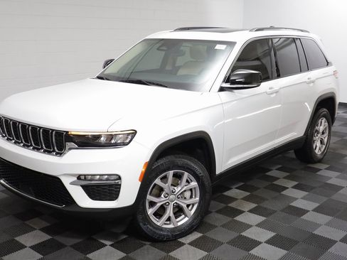 Used 2022 Jeep Grand Cherokee Limited image 2