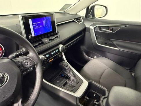Used 2024 Toyota RAV4 XLE FWD image 27