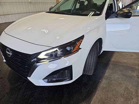 Used 2025 Nissan Altima 2.5 SV FWD image 29