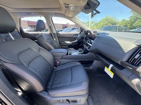 New 2026 Nissan Pathfinder Platinum AWD/4WD image 16