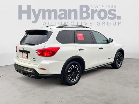 Used 2020 Nissan Pathfinder SL image 3