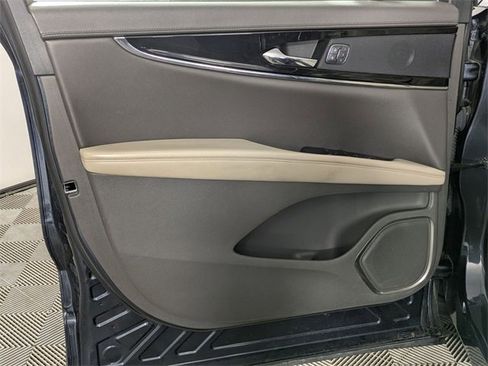 Used 2022 Lincoln Nautilus Reserve image 12