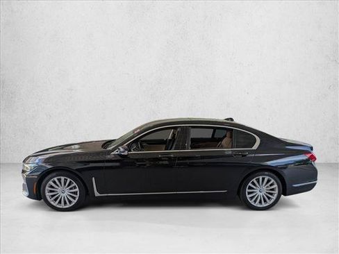 Used 2022 BMW 740i w/ Premium Package RWD image 9