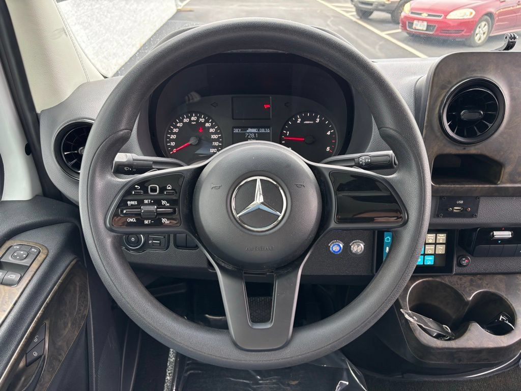 Used 2019 Mercedes-Benz Sprinter 170 w/ Driver Convenience Package image 30