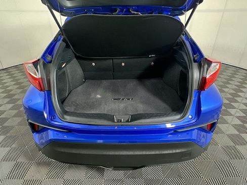 Used 2021 Toyota C-HR XLE FWD image 31