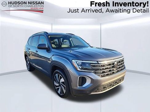 Used 2025 Volkswagen Atlas SE FWD image 1