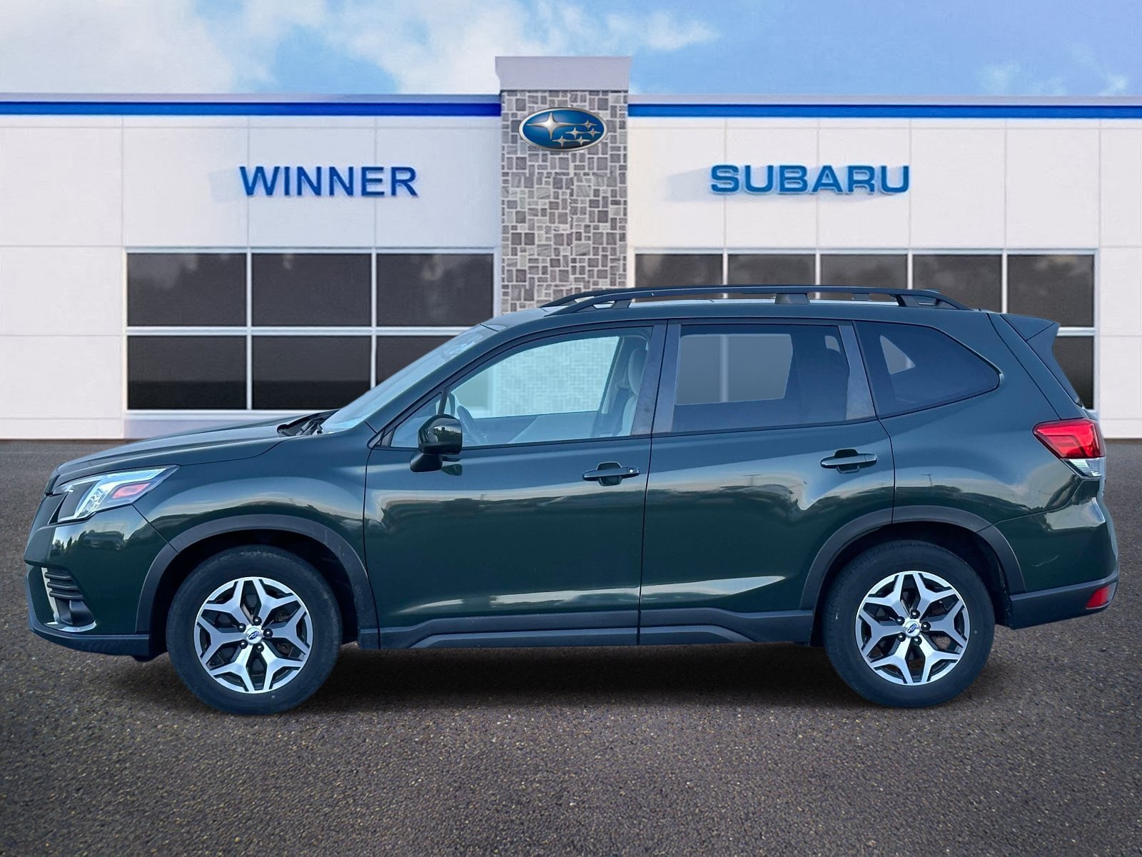 Used 2023 Subaru Forester Premium AWD/4WD image 2