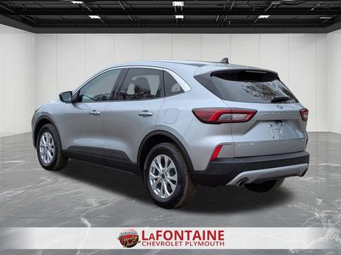 Used 2023 Ford Escape Active w/ Tech Pack #1 AWD/4WD image 3