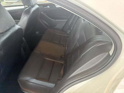 Used 2013 Volkswagen Jetta SE FWD image 39