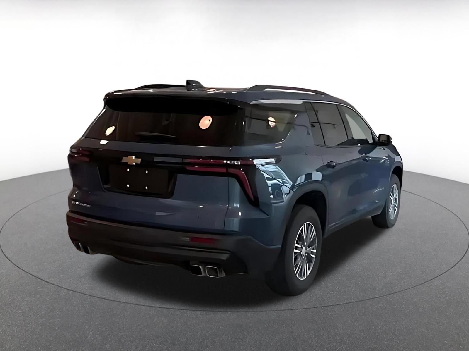 Used 2025 Chevrolet Traverse LT FWD image 10