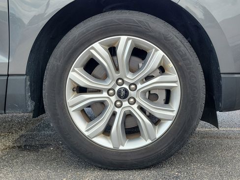 Used 2024 Ford Edge Titanium image 5