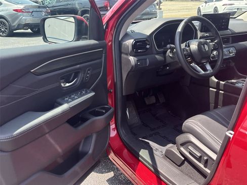 Used 2026 Honda Pilot Touring image 2