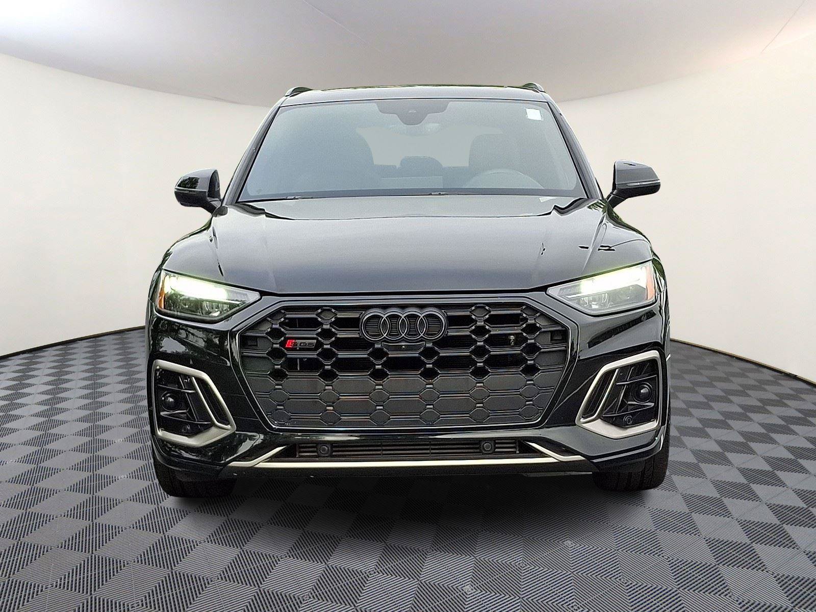 Certified 2025 Audi SQ5 Premium Plus w/ Premium Plus Package AWD/4WD image 2