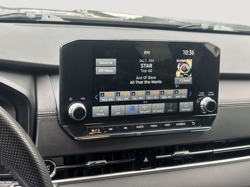 Used 2024 Mitsubishi Outlander SE Black Edition FWD image 11