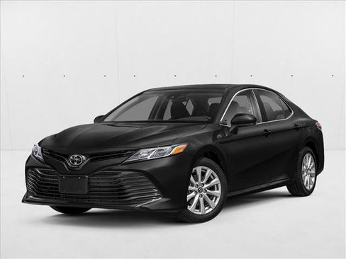 Used 2018 Toyota Camry LE w/ Convenience Package FWD image 1