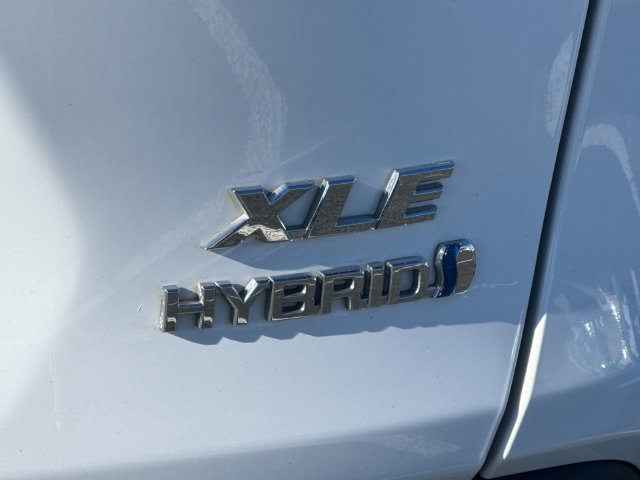 Used 2021 Toyota RAV4 XLE AWD/4WD image 25