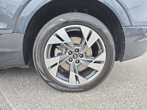 Used 2022 Audi e-tron Premium Plus w/ Premium Plus Package image 32