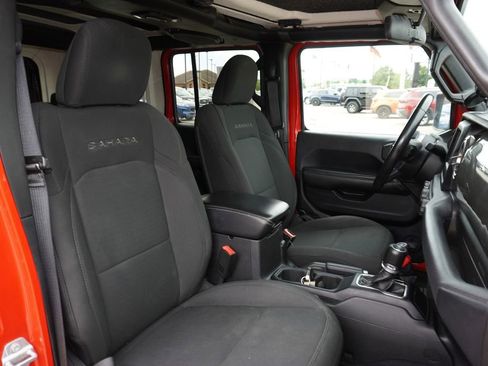 Used 2019 Jeep Wrangler Unlimited Sahara AWD/4WD image 30