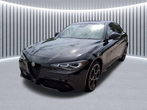 Used 2024 Alfa Romeo Giulia Veloce AWD/4WD image 5