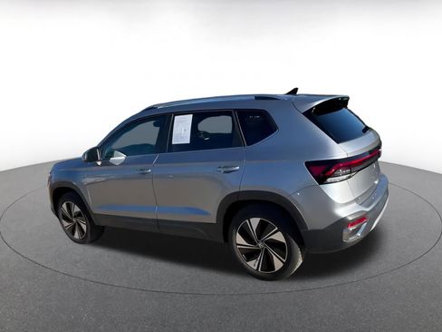 Used 2025 Volkswagen Taos SE image 11