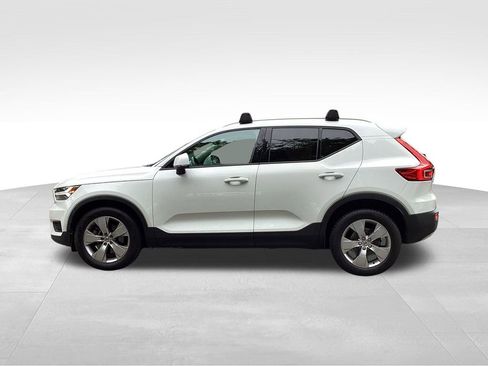 Used 2020 Volvo XC40 T5 Momentum image 9