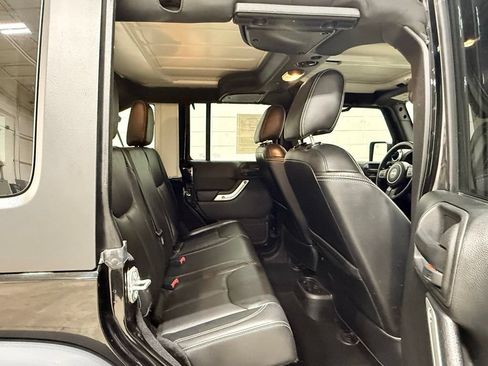 Used 2018 Jeep Wrangler Unlimited Rubicon w/ Connectivity Group AWD/4WD image 33