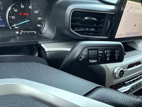 Used 2022 Ford Explorer XLT w/ Equipment Group 202A AWD/4WD image 33