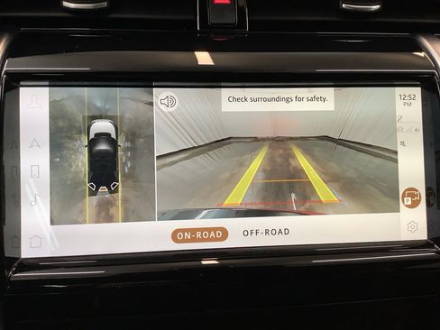 Used 2021 Land Rover Discovery Sport SE R-Dynamic image 22